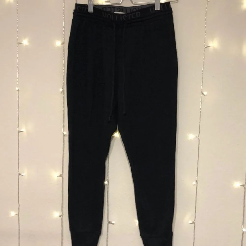 Hollister Women’s Size S Black Fleece Joggers
